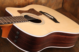Taylor 210ce